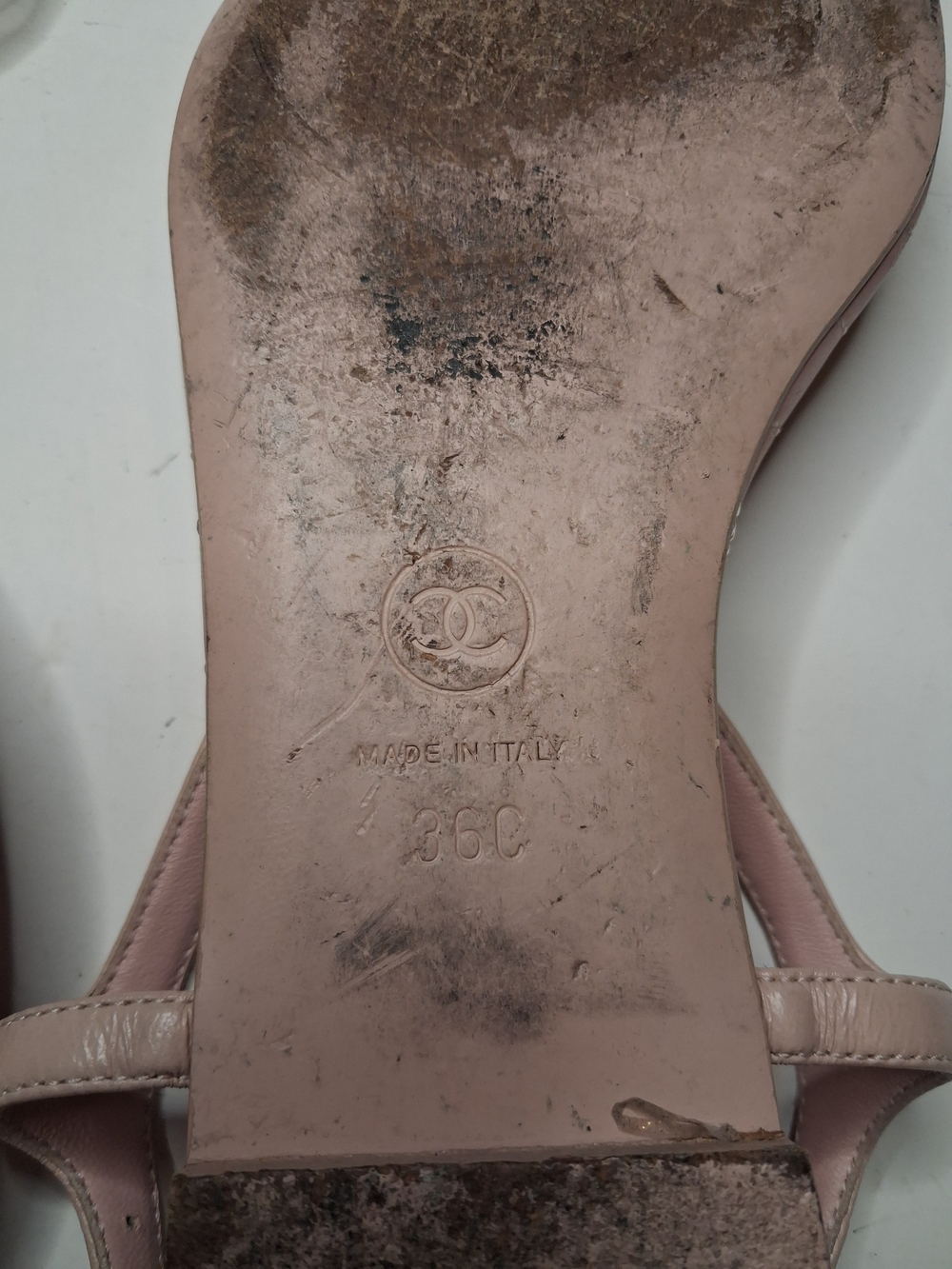 CHANEL Pink Quilted Logo Thong Sandals - Picture 15 of 16